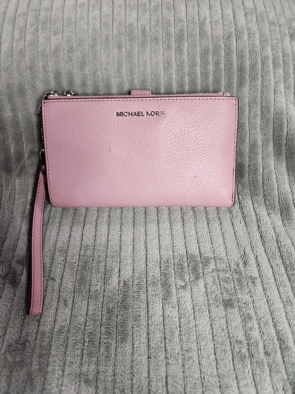 MICHAEL Michael Kors Adele Double-Zip Pebble Leather phone Wristlet Lilac Pink